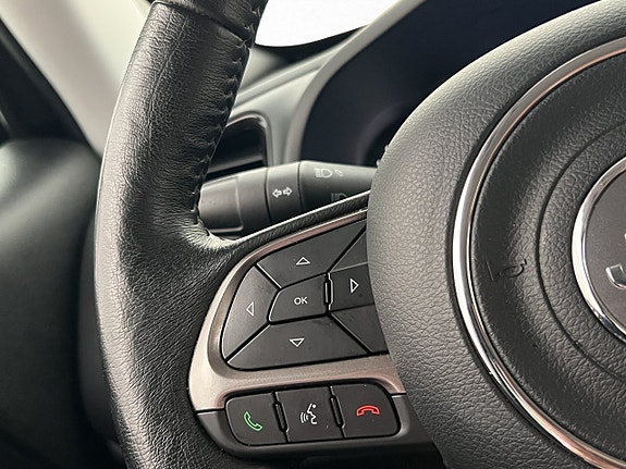 Jeep Renegade 15 of 30
