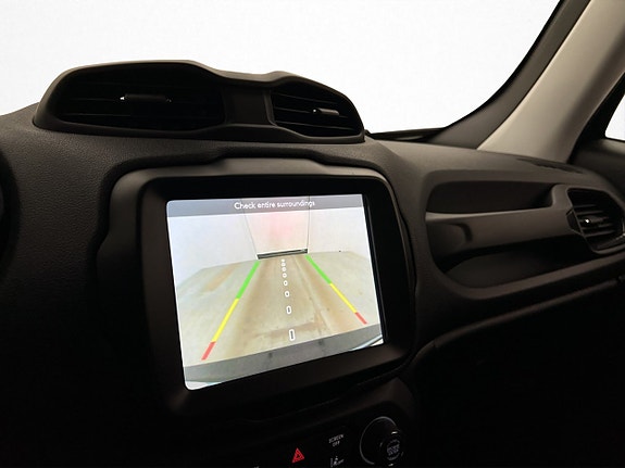 Jeep Renegade 20 of 30