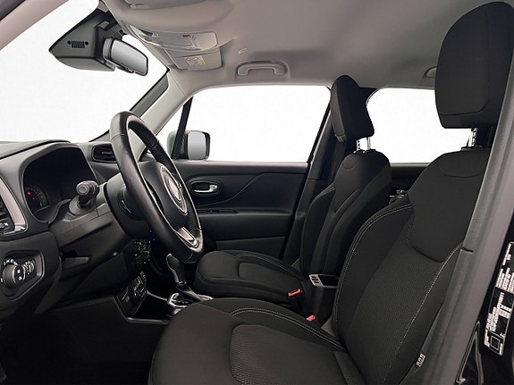 Jeep Renegade 11 of 30