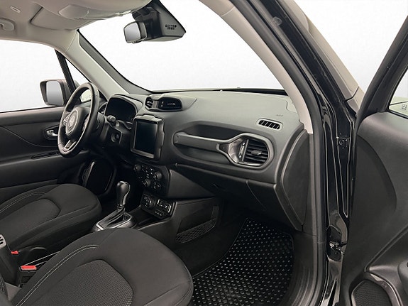Jeep Renegade 26 of 30