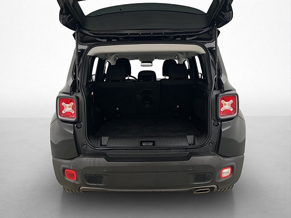 Jeep Renegade 28 of 30