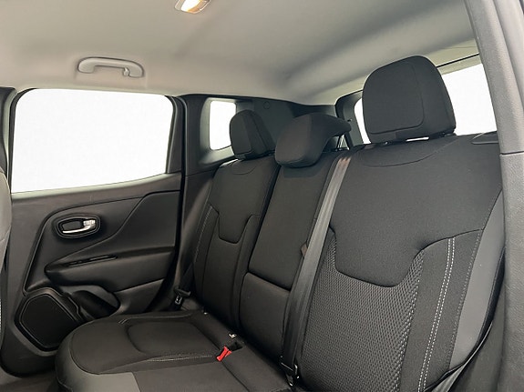 Jeep Renegade 27 of 30