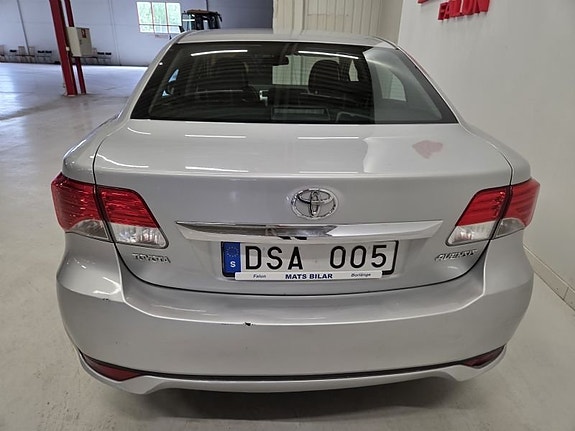 Toyota Avensis 7 of 10