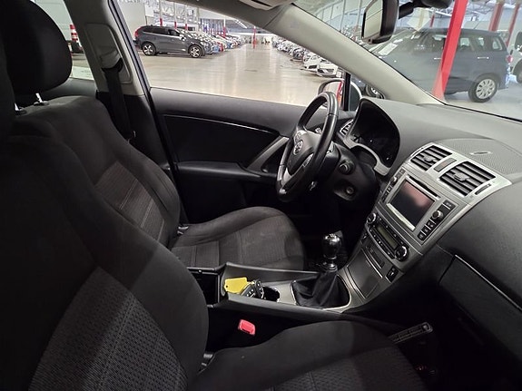 Toyota Avensis 4 of 5