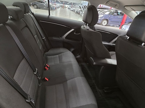 Toyota Avensis 5 of 5