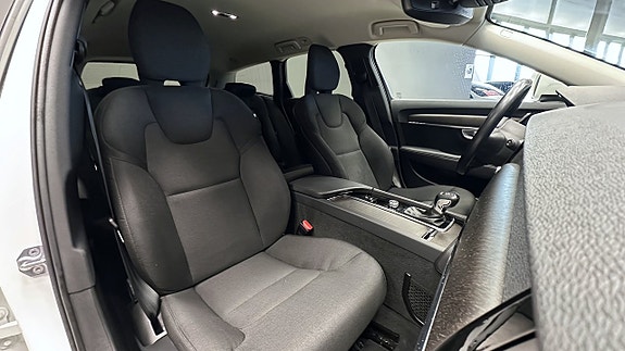 Volvo V90 Cross Country 8 of 20