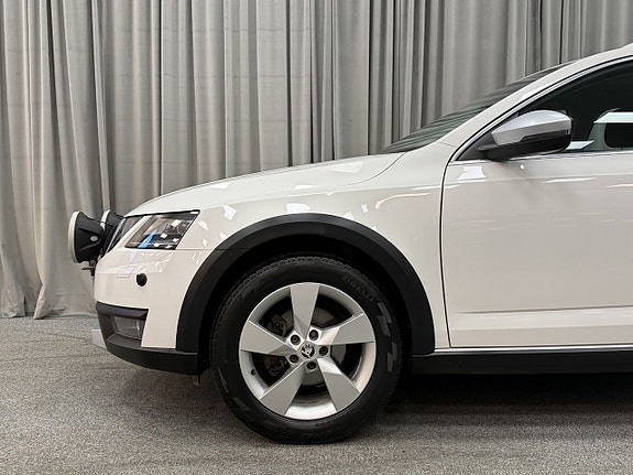 Skoda Octavia Scout 4 of 5