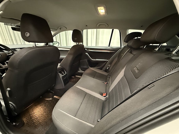 Skoda Octavia Scout 8 of 15