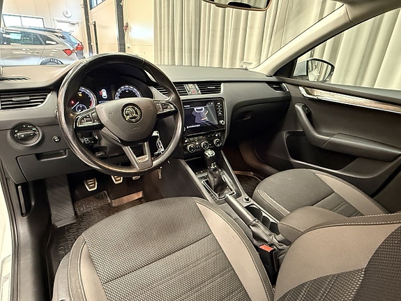 Skoda Octavia Scout 9 of 15