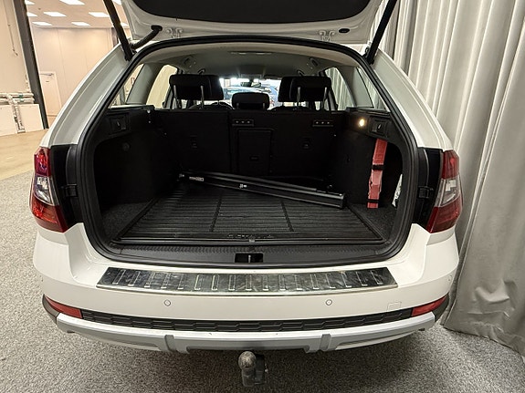 Skoda Octavia Scout 6 of 15