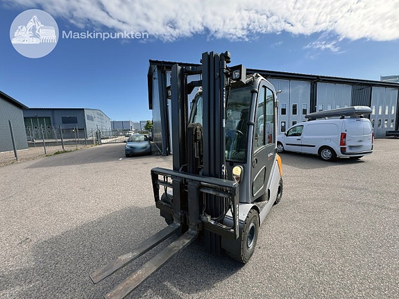 Truck Still RX70-25 hybrid 5 of 27