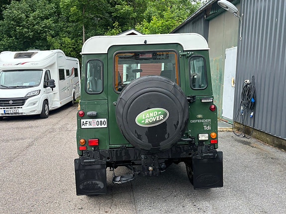 Land Rover Defender 90 3 of 8