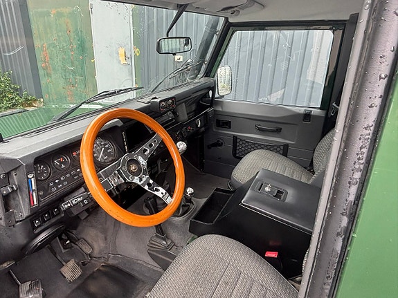 Land Rover Defender 90 7 of 8