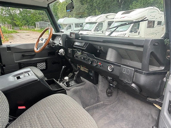 Land Rover Defender 90 6 of 8