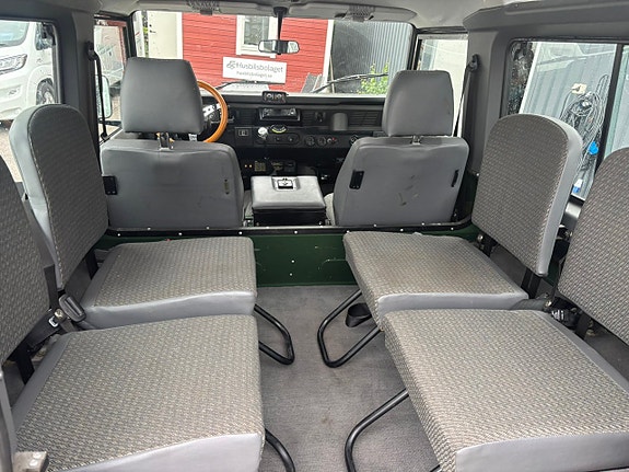 Land Rover Defender 90 8 of 8