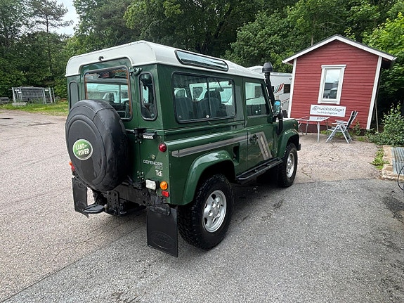 Land Rover Defender 90 4 of 8