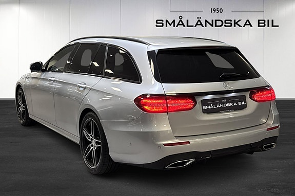 Mercedes-Benz E220 4 of 5