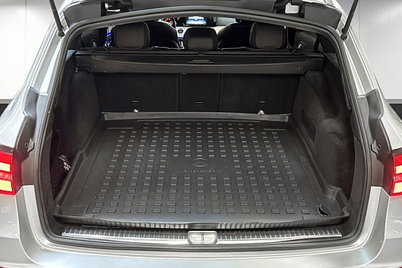Mercedes-Benz E220 19 of 19
