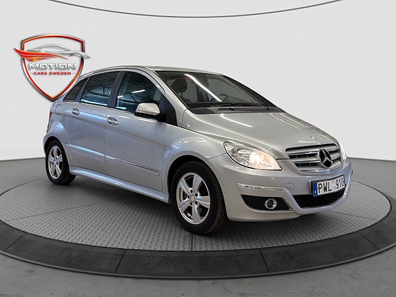 Mercedes-Benz B180 3 of 5