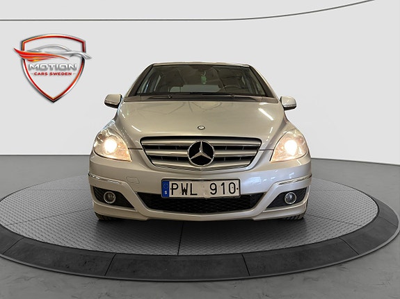 Mercedes-Benz B180 2 of 5