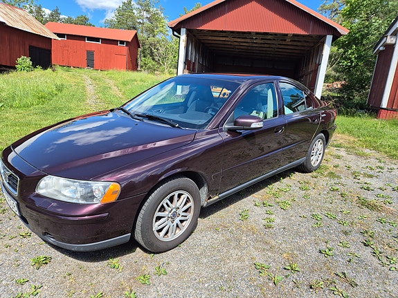 Volvo S60 2 of 4