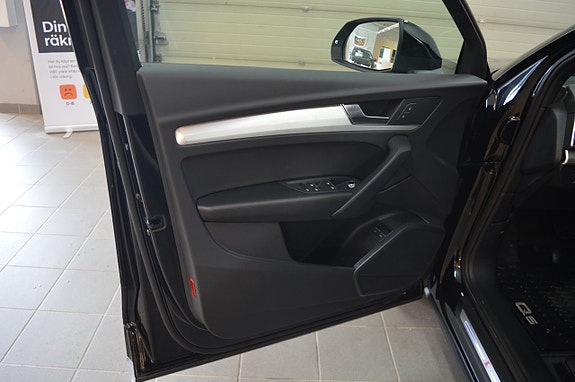 Audi Q5 9 of 22