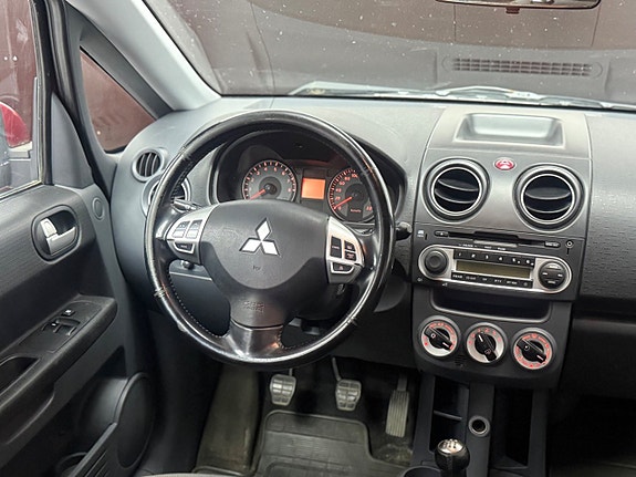 Mitsubishi Colt 8 of 13
