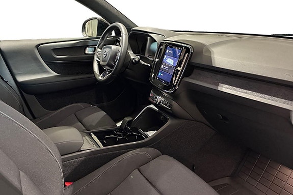 Volvo XC40 17 of 23