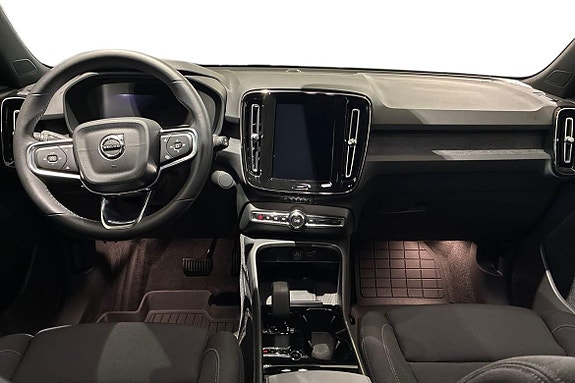 Volvo XC40 8 of 23