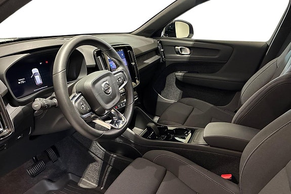 Volvo XC40 7 of 23