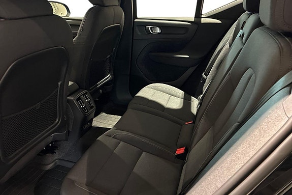Volvo XC40 13 of 23