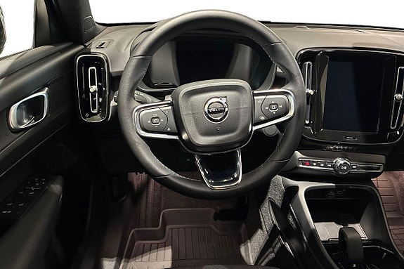 Volvo XC40 9 of 23
