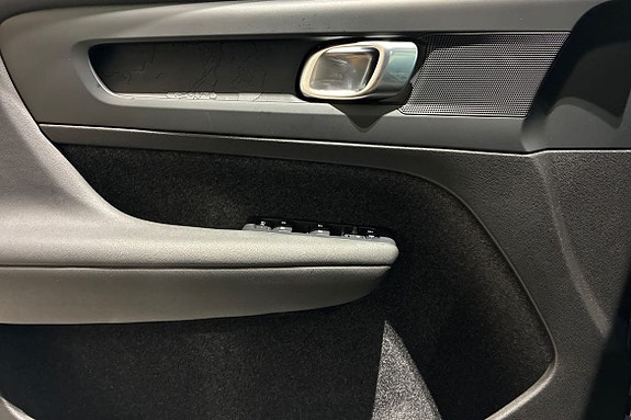 Volvo XC40 14 of 23