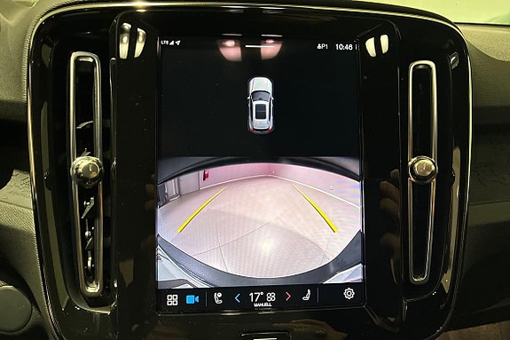Volvo XC40 12 of 23