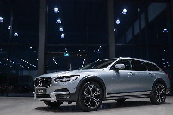 Volvo V90 Cross Country 3 of 18
