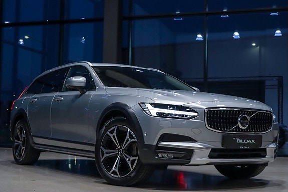 Volvo V90 Cross Country 2 of 5
