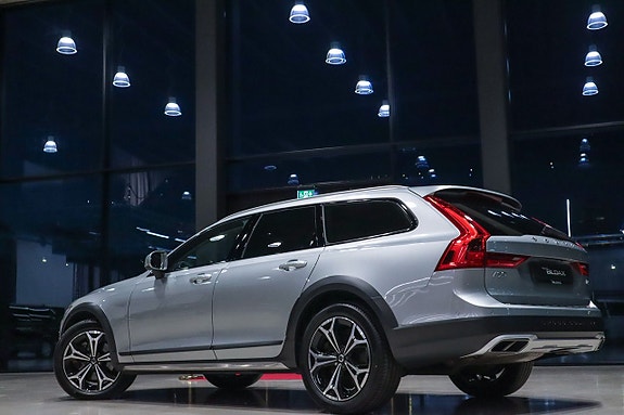 Volvo V90 Cross Country 4 of 18