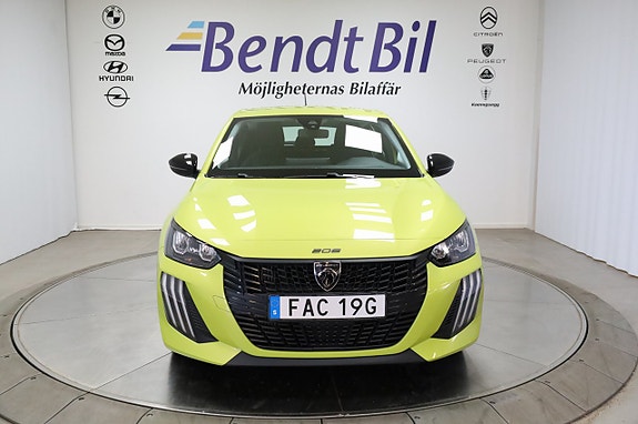 Peugeot 208 2 of 5