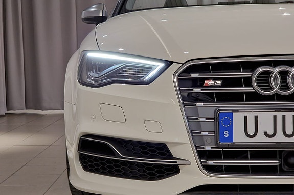Audi S3 4 of 5