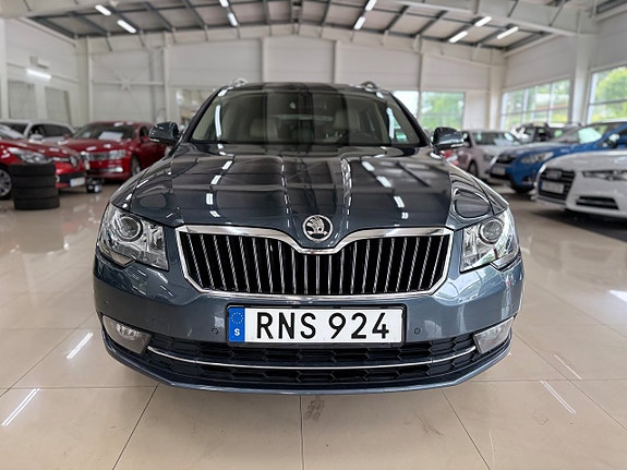 Skoda Superb 2 of 5