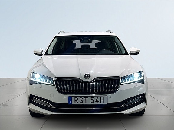 Skoda Superb 2 of 5