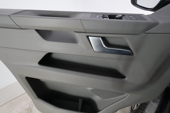 Volkswagen Transporter 26 of 28