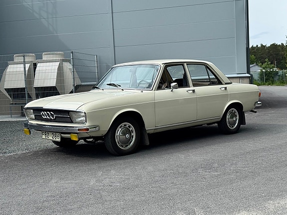 Audi 100 2 of 5