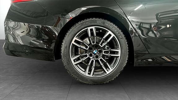 BMW 520 9 of 12
