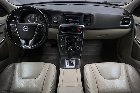 Volvo V60 2 of 5