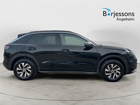 Volkswagen T-Roc 2 of 10