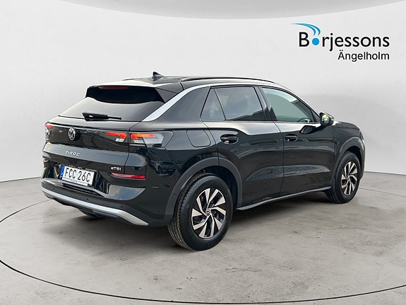 Volkswagen T-Roc 3 of 10