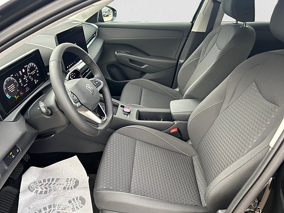 Volkswagen T-Roc 5 of 10