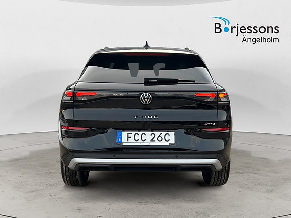 Volkswagen T-Roc 8 of 10