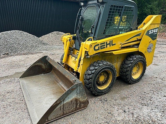 Kompakktlastare 672 timmar  Gehl 5240 med redskap 6 of 6